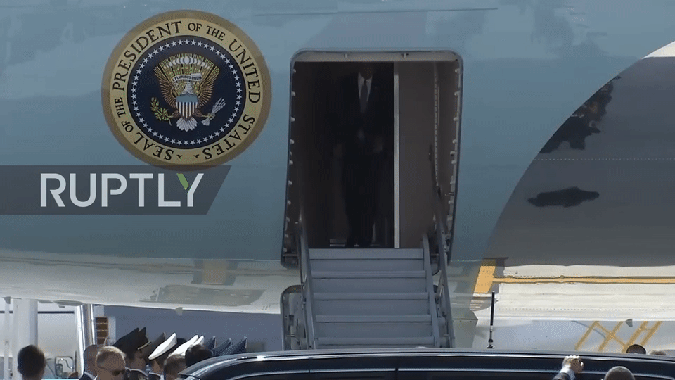 Президент США Барак Обама прибыл в Ханчжоу. Скриншот с видео Президент США Барак Обама прибыл в Ханчжоу. Скриншот с видео