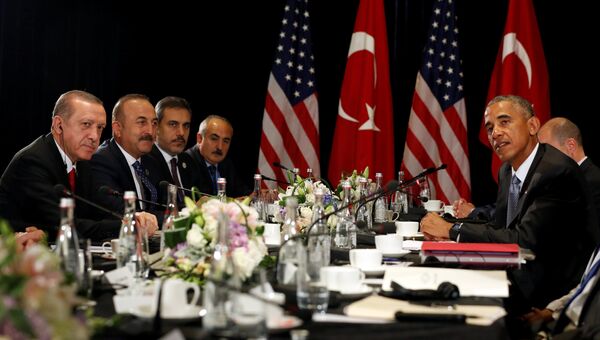 Президент США Барак Обама во время встречи с президентом Турции Реджепом Тайипом Эрдоганом в рамках саммита G20 в Ханчжоу Президент США Барак Обама во время встречи с президентом Турции Реджепом Тайипом Эрдоганом в рамках саммита G20 в Ханчжоу