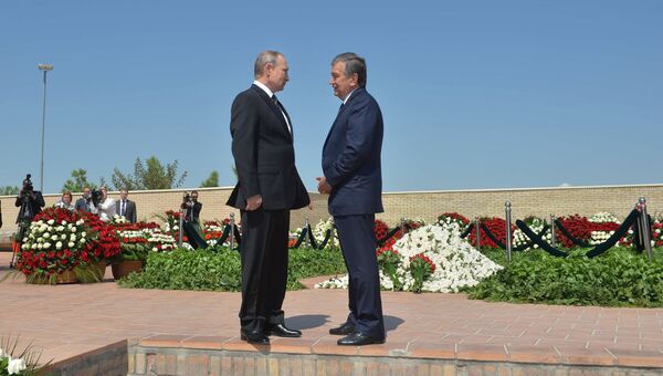 Президент РФ Владимир Путин с премьер-министром Узбекистана Шавкатом Мирзиёевым в Самарканде. 6 сентября 2016 Президент РФ Владимир Путин с премьер-министром Узбекистана Шавкатом Мирзиёевым в Самарканде. 6 сентября 2016