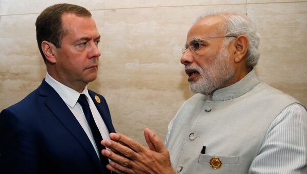 Председатель правительства РФ Дмитрий Медведев и премьер-министр Индии Нарендра Моди после заседания 11-го Восточноазиатского саммита (ВАС). 8 сентября 2016 Председатель правительства РФ Дмитрий Медведев и премьер-министр Индии Нарендра Моди после заседания 11-го Восточноазиатского саммита (ВАС). 8 сентября 2016