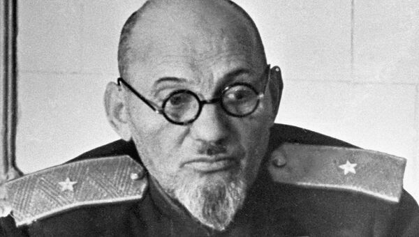 Герой Советского Союза, заместитель Председателя Президиума Верховного Совета Украинской ССР Сидор Артемьевич Ковпак Герой Советского Союза, заместитель Председателя Президиума Верховного Совета Украинской ССР Сидор Артемьевич Ковпак