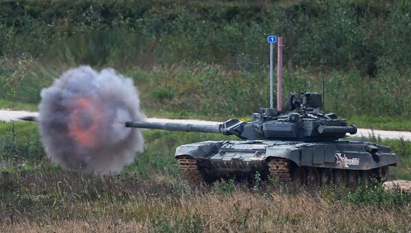Танк Т-90 на полигоне Алабино на международном военно-техническом форуме Армия-2016 Танк Т-90 на полигоне Алабино на международном военно-техническом форуме Армия-2016