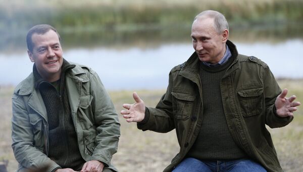 Президент РФ В. Путин и премьер-министр РФ Д.Медведев посетили остров Липно в Новгородской области Президент РФ В. Путин и премьер-министр РФ Д.Медведев посетили остров Липно в Новгородской области