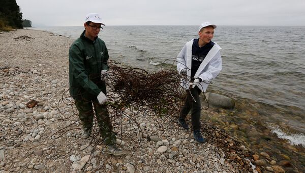 Ежегодная экологическая акция по сбору мусора на берегу Байкала Ежегодная экологическая акция по сбору мусора на берегу Байкала