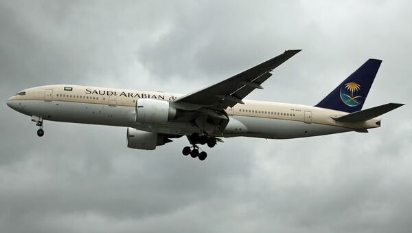 Самолет авиакомпании Saudi Arabian Airlines. Архивно фото Самолет авиакомпании Saudi Arabian Airlines. Архивно фото