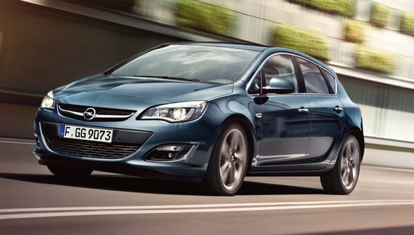 Автомобиль Opel Astra. Архивное фото Автомобиль Opel Astra. Архивное фото