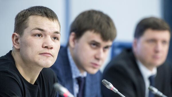 Пресс-конференция боксера Федора Чудинова, посвященная боксерскому поединку за титул суперчемпиона мира по версии WBA против Феликса Штурма. Архивное фото Пресс-конференция боксера Федора Чудинова, посвященная боксерскому поединку за титул суперчемпиона мира по версии WBA против Феликса Штурма. Архивное фото