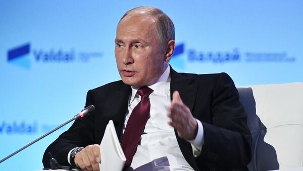 Президент РФ Владимир Путин во время заседания Международного дискуссионного клуба Валдай в Сочи. 27 октября 2016 Президент РФ Владимир Путин во время заседания Международного дискуссионного клуба Валдай в Сочи. 27 октября 2016