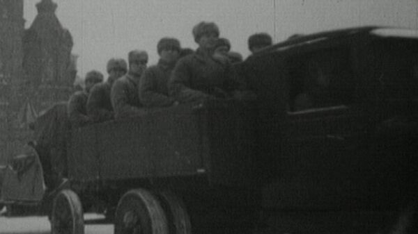 С Красной площади на фронт. Москва, 7 ноября 1941 года С Красной площади на фронт. Москва, 7 ноября 1941 года