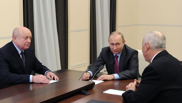 Президент РФ В. Путин встретился c главой госкорпорации Ростех С. Чемезовым и бывшим главой Службы внешней разведки (СВР) М. Фрадковым Президент РФ В. Путин встретился c главой госкорпорации Ростех С. Чемезовым и бывшим главой Службы внешней разведки (СВР) М. Фрадковым