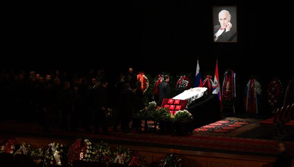Церемония прощания с народным артистом СССР Владимиром Зельдиным, которая проходит на главной сцене театра Российской армии в Москве Церемония прощания с народным артистом СССР Владимиром Зельдиным, которая проходит на главной сцене театра Российской армии в Москве