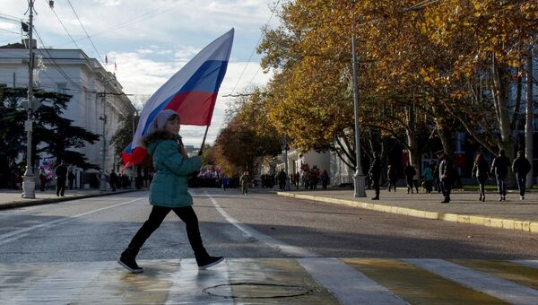 Безопасность на территории России в День народного единства обеспечивают более 17 тысяч сотрудников органов внутренних дел. Безопасность на территории России в День народного единства обеспечивают более 17 тысяч сотрудников органов внутренних дел.