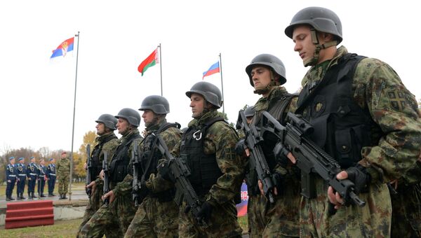 Сербские военнослужащие на церемонии открытия учений ВДВ России, Белоруссии и Сербии Славянское братство-2016 в Сербии Сербские военнослужащие на церемонии открытия учений ВДВ России, Белоруссии и Сербии Славянское братство-2016 в Сербии