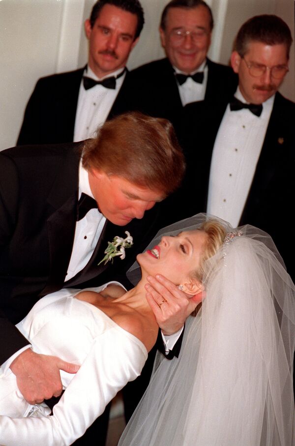 Свадьба Дональда Трампа в Нью-Йорке. 1992 год Свадьба Дональда Трампа в Нью-Йорке. 1992 год