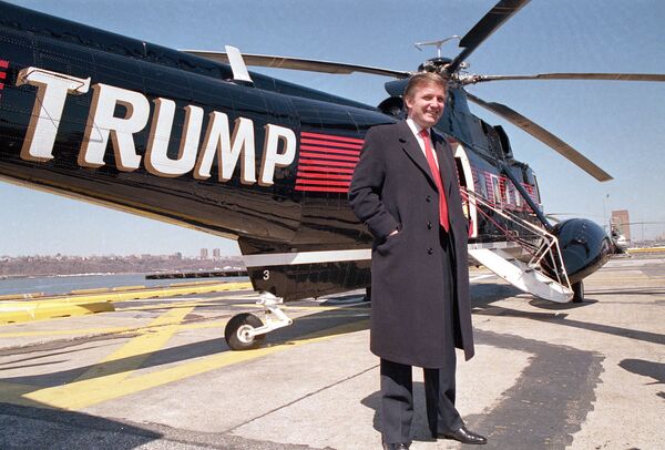 Дональд Трамп у вертолета. 1988 год Дональд Трамп у вертолета. 1988 год