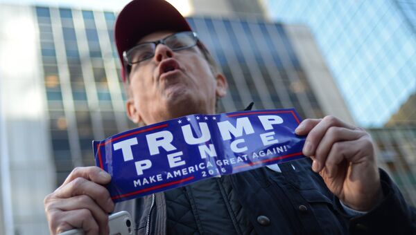 Сторонник кандидата в президенты США от республиканцев Дональда Трампа в Нью-Йорке в день выборов президента США Сторонник кандидата в президенты США от республиканцев Дональда Трампа в Нью-Йорке в день выборов президента США