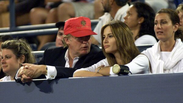 Дональд Трамп и Меланья Кнавс смотрят теннис 4 сентября 1999 года в Нью-Йорке Дональд Трамп и Меланья Кнавс смотрят теннис 4 сентября 1999 года в Нью-Йорке