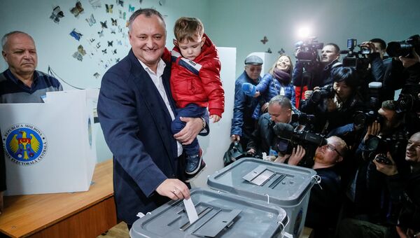 Игорь Додон на втором туре выборов президента Молдавии Игорь Додон на втором туре выборов президента Молдавии