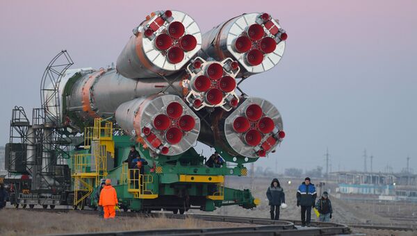 Вывоз ракеты-носителя Союз-ФГ с пилотируемым кораблем Союз-МС-03 на стартовую площадку Вывоз ракеты-носителя Союз-ФГ с пилотируемым кораблем Союз-МС-03 на стартовую площадку