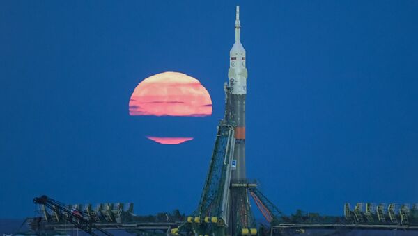 Суперлуние на космодроме Байконур Суперлуние на космодроме Байконур
