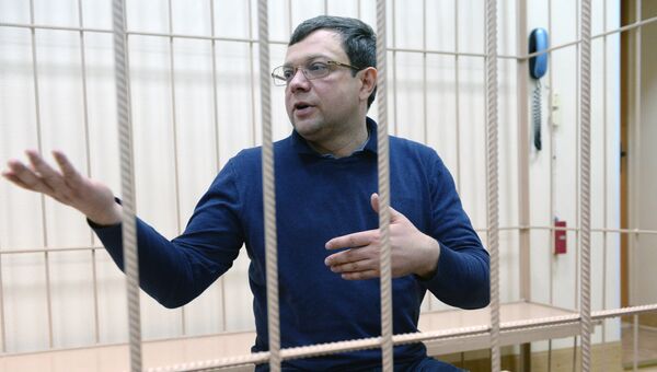 Заместитель губернатора Кемеровской области Александр Данильченко в Центральном районном суде Новосибирска. 15 ноября 2016 Заместитель губернатора Кемеровской области Александр Данильченко в Центральном районном суде Новосибирска. 15 ноября 2016