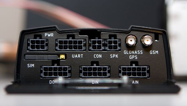 Телематический терминал M2M-Cyber GLX, использующий сигналы спутниковых навигационных систем. Архивное фотоминал, использующий сигналы двух спутниковых навигационных систем – российской ГЛОНАСС и американской GPSВ Телематический терминал M2M-Cyber GLX, использующий сигналы спутниковых навигационных систем. Архивное фотоминал, использующий сигналы двух спутниковых навигационных систем – российской ГЛОНАСС и американской GPSВ