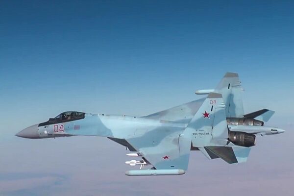 Самолет Су-30 ВКС РФ во время нанесения авиаудара по объектам террористов в Сирии. 17 ноября 2016 Самолет Су-30 ВКС РФ во время нанесения авиаудара по объектам террористов в Сирии. 17 ноября 2016