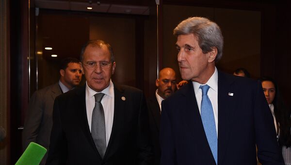Министр иностранных дел РФ Сергей Лавров и госсекретарь США Джон Керри после встречи в Лиме на полях саммита АТЭС Министр иностранных дел РФ Сергей Лавров и госсекретарь США Джон Керри после встречи в Лиме на полях саммита АТЭС