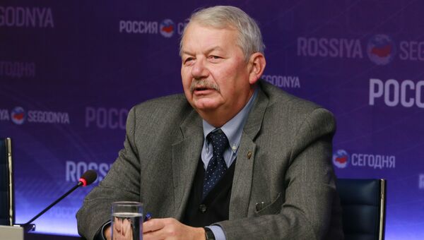 Сергей Рогов, советский и российский политолог, действительный член Российской академии наук, доктор исторических наук, профессор. Архивное фото Сергей Рогов, советский и российский политолог, действительный член Российской академии наук, доктор исторических наук, профессор. Архивное фото