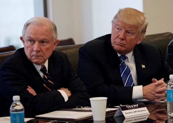 Дональд Трамп и Джефф Сешнс в Башне Трампа на Манхэттене Дональд Трамп и Джефф Сешнс в Башне Трампа на Манхэттене