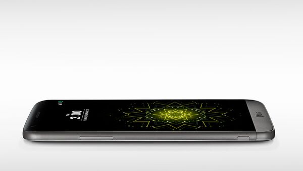 Смартфон LG G5 SE. Архивное фото Смартфон LG G5 SE. Архивное фото