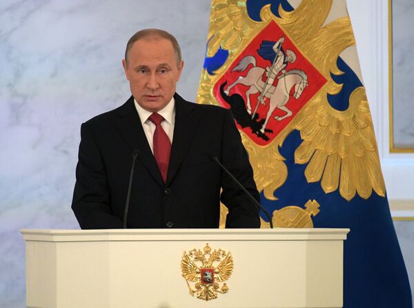 Президент РФ Владимир Путин выступает с ежегодным посланием Федеральному Собранию в Георгиевском зале Кремля. 1 декабря 2016 Президент РФ Владимир Путин выступает с ежегодным посланием Федеральному Собранию в Георгиевском зале Кремля. 1 декабря 2016