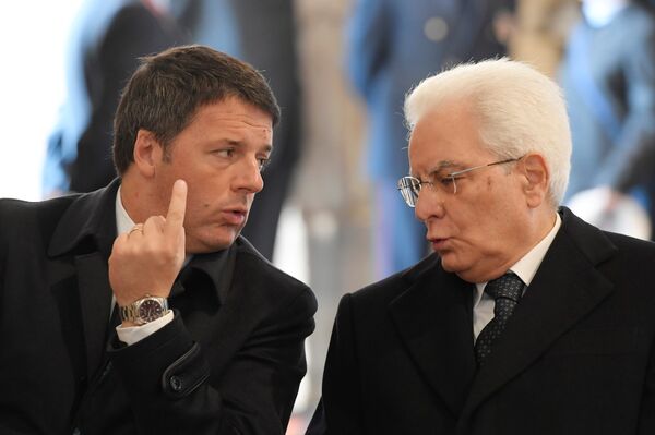 Президент Италии Серджо Маттарелла и премьер-министр Италии Маттео Ренци в Ватикане. Ноябрь 2016 года Президент Италии Серджо Маттарелла и премьер-министр Италии Маттео Ренци в Ватикане. Ноябрь 2016 года