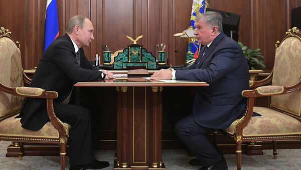 Президент РФ Владимир Путин и главный исполнительный директор ПАО НК Роснефть Игорь Сечин Президент РФ Владимир Путин и главный исполнительный директор ПАО НК Роснефть Игорь Сечин