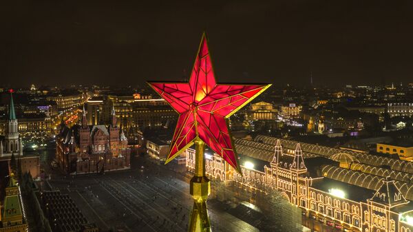 Звезда на Спасской башне Московского Кремля Звезда на Спасской башне Московского Кремля