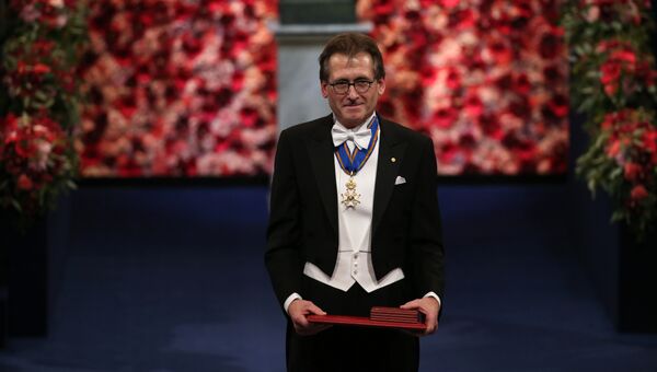 Нобелевский лауреат по химии 2016 года Бернард Феринга во время церемонии вручения премий в Стокгольме Нобелевский лауреат по химии 2016 года Бернард Феринга во время церемонии вручения премий в Стокгольме