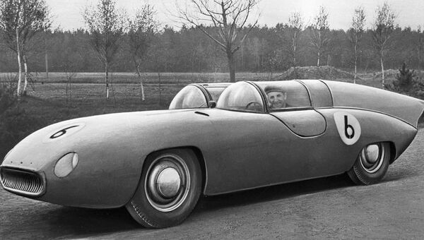 Спортивный автомобиль с двигателем ГАЗ-20 Спортивный автомобиль с двигателем ГАЗ-20