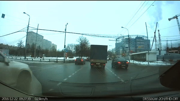 Момент взрыва у метро Коломенская попал на видео Момент взрыва у метро Коломенская попал на видео