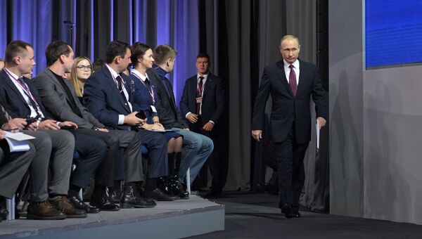 Президент РФ Владимир Путин на двенадцатой большой ежегодной пресс-конференции в Центре международной торговли на Красной Пресне. 23 декабря 2016 Президент РФ Владимир Путин на двенадцатой большой ежегодной пресс-конференции в Центре международной торговли на Красной Пресне. 23 декабря 2016