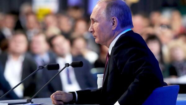 Президент РФ Владимир Путин на двенадцатой большой ежегодной пресс-конференции в Центре международной торговли на Красной Пресне. 23 декабря 2016 Президент РФ Владимир Путин на двенадцатой большой ежегодной пресс-конференции в Центре международной торговли на Красной Пресне. 23 декабря 2016
