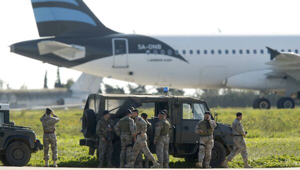 Самолет ливийской авиакомпании Afriqiyah Airways в аэропорту Мальты. 23 декабря 2016 Самолет ливийской авиакомпании Afriqiyah Airways в аэропорту Мальты. 23 декабря 2016