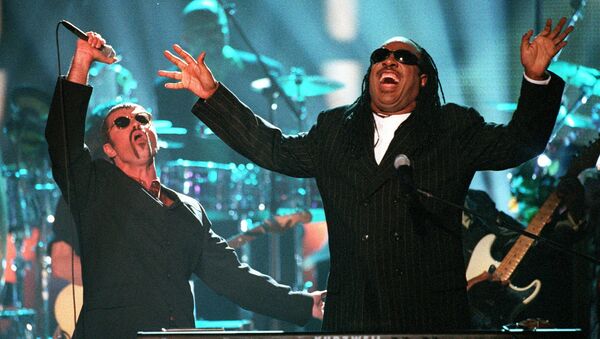 Джордж Майкл и Стиви Уандер во время 4th annual VH1 Honors. 1994 год Джордж Майкл и Стиви Уандер во время 4th annual VH1 Honors. 1994 год