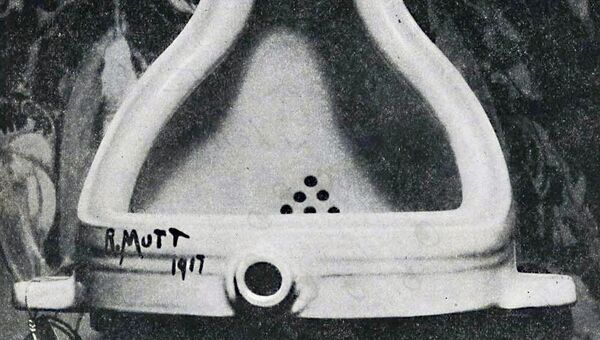 Фотография оригинала работы Дюшана Фонтан, сделанная Альфредом Стиглицем Фотография оригинала работы Дюшана Фонтан, сделанная Альфредом Стиглицем