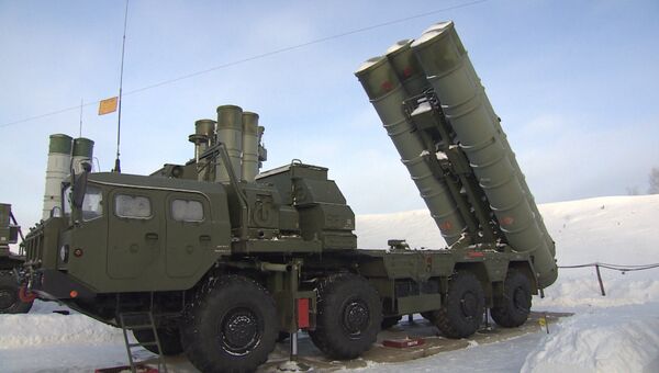 Небо под контролем: в Подмосковье развернулись комплексы ЗРС С-400 Триумф Небо под контролем: в Подмосковье развернулись комплексы ЗРС С-400 Триумф