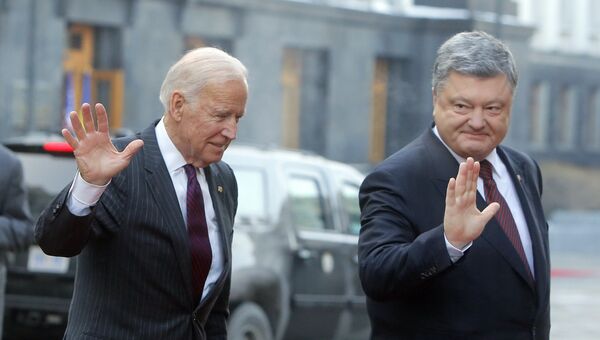 Вице-президент США Джо Байден и президент Украины Петр Порошенко перед встречей с журналистами. 16 января 2017 Вице-президент США Джо Байден и президент Украины Петр Порошенко перед встречей с журналистами. 16 января 2017