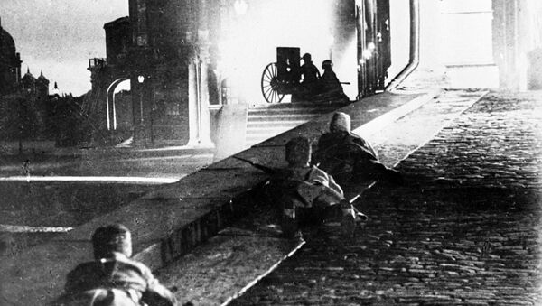 Бой у Зимнего дворца. Петроград, 1917 год Бой у Зимнего дворца. Петроград, 1917 год