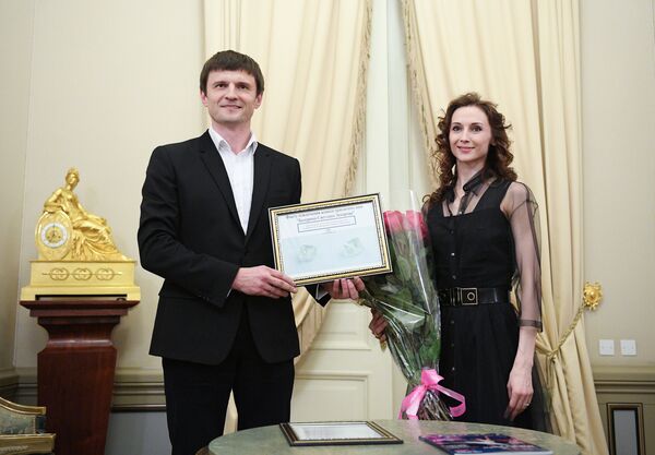 Балерина Большого театра Светлана Захарова получила сертификат Балерина Большого театра Светлана Захарова получила сертификат