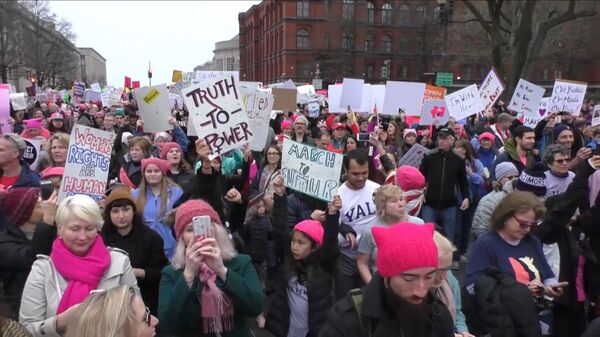 Женские марши против Трампа в Нью-Йорке, Вашингтоне, Лос-Анджелесе и Париже Женские марши против Трампа в Нью-Йорке, Вашингтоне, Лос-Анджелесе и Париже