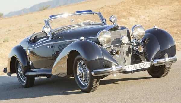 Автомобиль Mercedes-Benz 540K Special Roadster by Sindelfingen 1939. Архивное фото Автомобиль Mercedes-Benz 540K Special Roadster by Sindelfingen 1939. Архивное фото