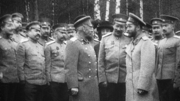 Российский император Николай II и генерал Михаил Алексеев в Ставке царского правительства. 1915 год Российский император Николай II и генерал Михаил Алексеев в Ставке царского правительства. 1915 год